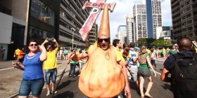 CARNACOXINHA: O Carnaval dos Protestos